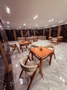 Locanda pyramids view