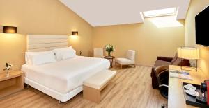 Superior Triple Room room in NH Collection Cáceres Palacio de Oquendo