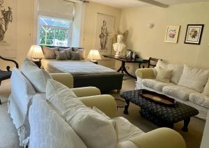 Triple Room with Private Bathroom room in Grange Farm
