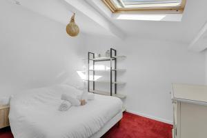 Spacious and bright in the historic center