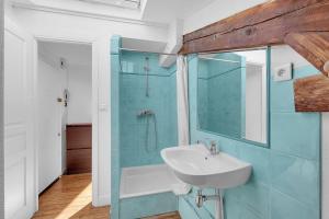 Spacious and bright in the historic center