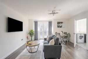 2 Luxurious Apartments with Free Parking near Chelmsford City