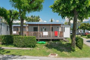 Albatross Mobile Homes on Camping Eden