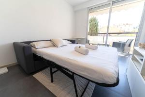 Appartements Magnifique Appartement, Piscine, Proche gare : Appartement - Vue sur Piscine 