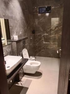 Hotel Grand Empire, Banquet, Swimming Pool with Taj View