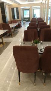 Hotel Grand Empire, Banquet, Swimming Pool with Taj View