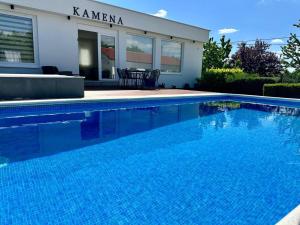 Villa Kamena with Pool, Jacuzzi & Sauna