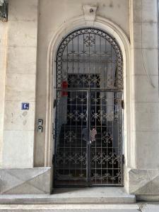 City center salon-style apartment free parking