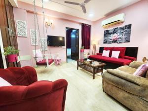 Luxurious modern 2BHK prime location Delhi (13)