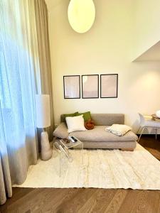 Das Alpenzeit Loft mit Balkon und Grimmingblick