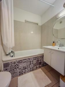 Appartements Studio cosy avec terrasse et vue mer imprenable : photos des chambres