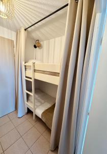 Appartements Studio cosy avec terrasse et vue mer imprenable : photos des chambres