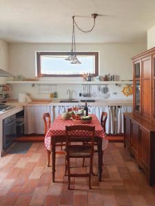 IL CASALE DEGLI ULIVI- Splendido casale panoramico con piscina a 30 min da Roma GRA