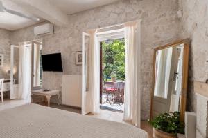 Stone House In Katouna With Garden