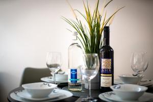 MOLA Apartments-Charmante Ferienwohnung im Herdecke Zentrum für 3 Personen-große Dachterrasse-Grill-Gratis Parken-WLAN