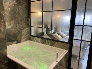 Maison dhote arbor vitae avec piscine a 13km de la mer