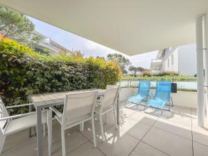 T3 lumineux avec jardin, parking et piscine