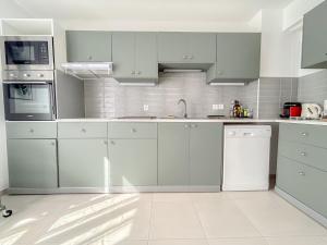 T3 lumineux avec jardin, parking et piscine