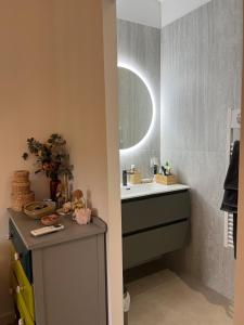Maisons de vacances Jolie maison de 95 m2 avec jardin proche Luberon : photos des chambres