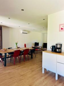 Maisons de vacances Villa La Paisible Air-conditioning, Pool & Large Garden : photos des chambres