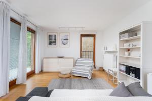 Wilga Park Homely Apartment by BookingHost