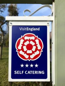 The Smithy, Wonderful Riverside Accommodation