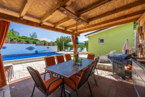 Greenhouse Adria Mit Großer Terrasse Und Pool