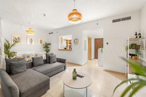 FIRST CLASS 2BR Elegant Urban Retreat