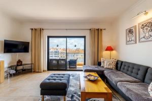 Jamess Quinta das Palmeiras, spacious 2 bedroom apartment in luxury complex, walking distance to town and beach