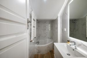 Maison de ville familiale, 5 chambres, terrasse, à 20 minutes du centre ville