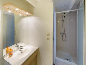 Peaceful Holiday Home in Plouguin with Indoor Pool