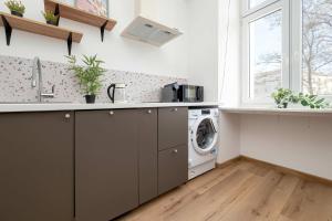 Więckowskiego Bright Apartment in the Center of Łódź by Noclegi Renters