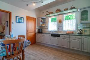 Maisons de vacances Les Petits Chenes - grande maison dans le morbihan : photos des chambres