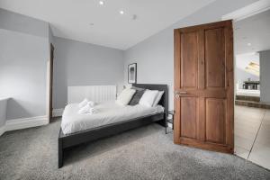 Luxury Penthouse Suite - Swansea Central - Beach