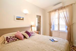 Cinq & Sept LGBT Resort for men