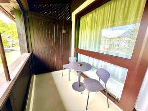 Red Velvet-Romantik Appartement mit Balkon & Flussblick - Das Alpenzeit im Zentrum mit Parkplatz