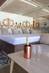 Houseboat- PerseuszOne