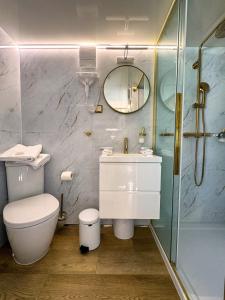 Houseboat- PerseuszOne