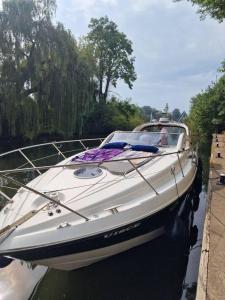 Romantic 3Beds Yacht Escape on Thames