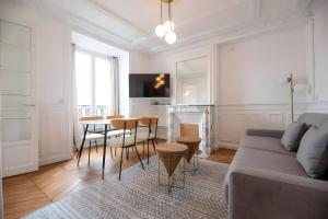 TBS 327 - Superb apartment with Eiffel Tower view