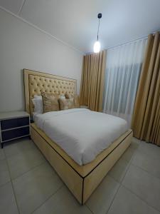 THE BLYDE CRYSTAL LAGOON F&S LUxurious Apartment 3bed
