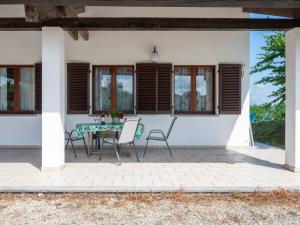 Holiday Home Elena by Interhome