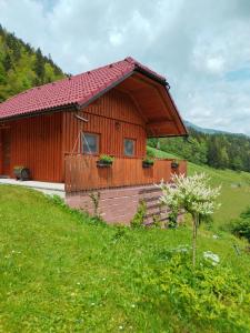 POČITNIŠKA HIŠKA LASTOVKA