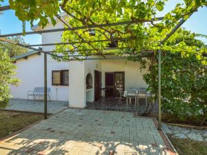 Holiday Home Karmela by Interhome