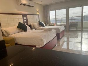 Bright Moon View Hotel