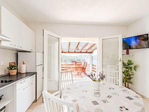 Holiday Home Flora by Interhome