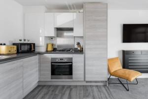 Seas the Day - Moments from Hamworthy Beach and Park