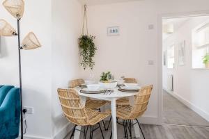 Seas the Day - Moments from Hamworthy Beach and Park