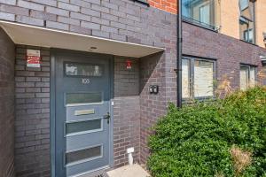 7 mins from Reading Town Centre - Spacious 4BR Apartment
