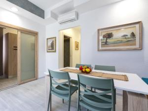Apartment Domus Flavia by Interhome